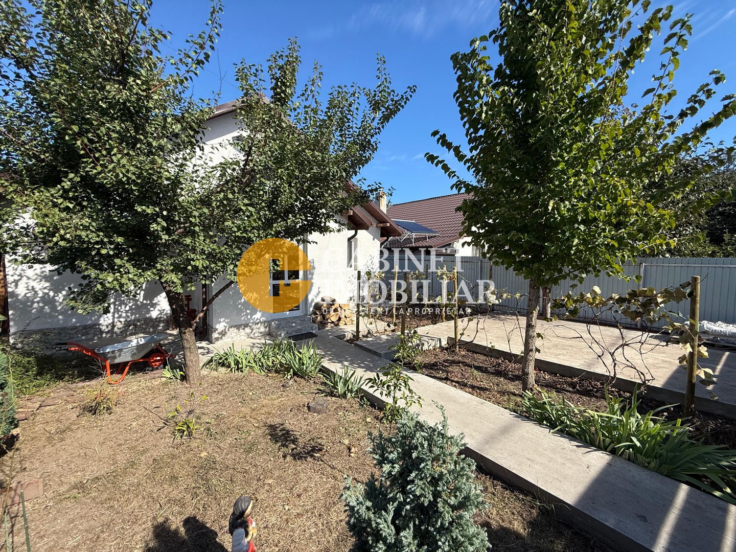 Aroneanu - Casa la asfalt - 420mp teren - 3 camere - Canalizare - Poză 2