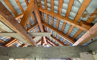 Casă cu potențial imens P+M, teren 7,91 ari, zonă liniștită, Ocna Șugatag. - Poză 9