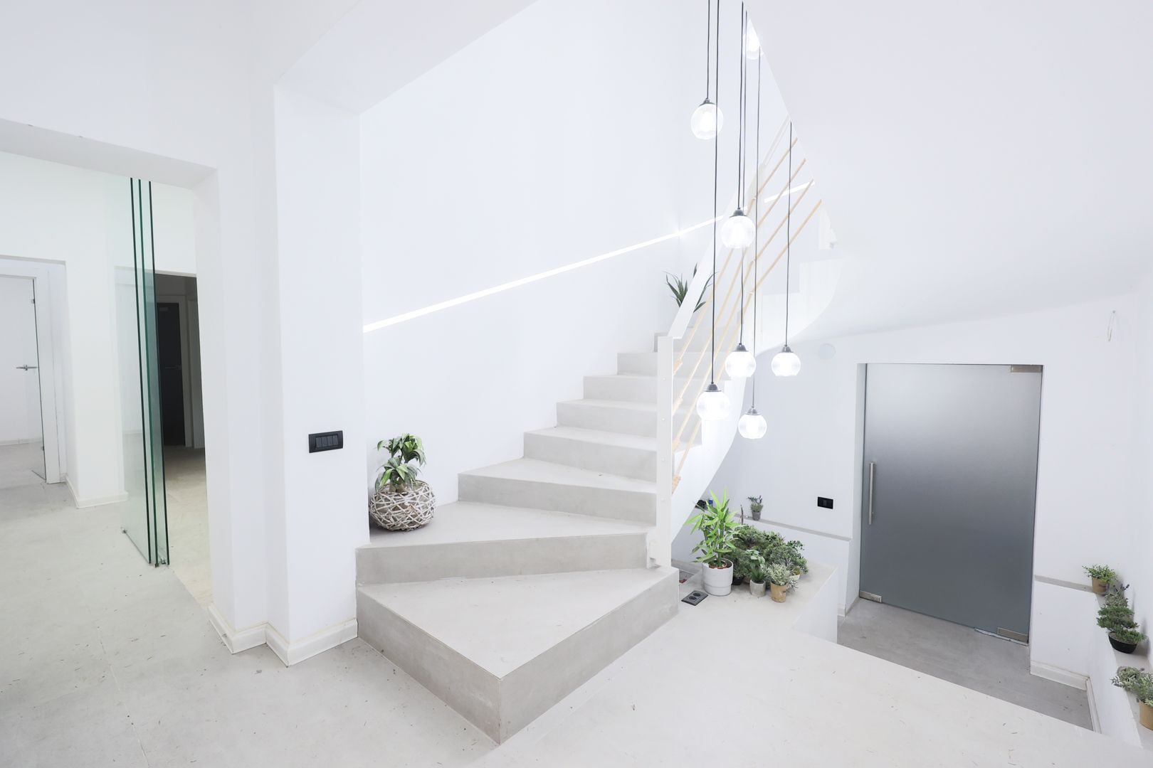 Cladire cu destinatie multifunctionala in zona Podgoria Comision 0 - Poză 1