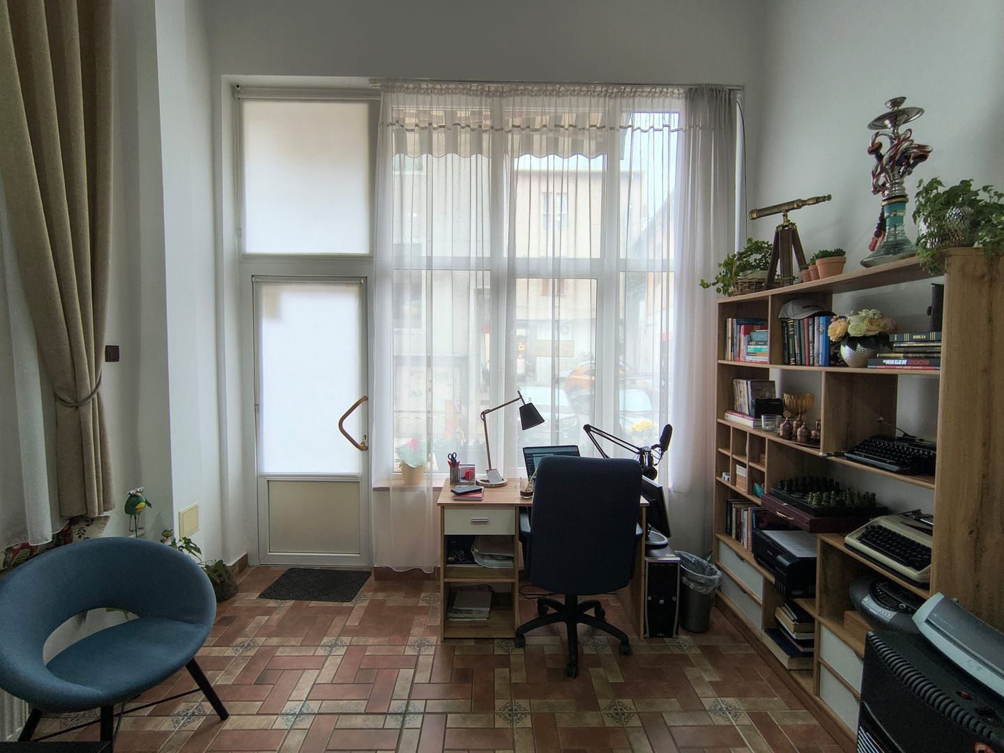 Spatiu comercial, ultracentral, Republicii, Oradea. 95 000 E. Com 0 - Poză 2