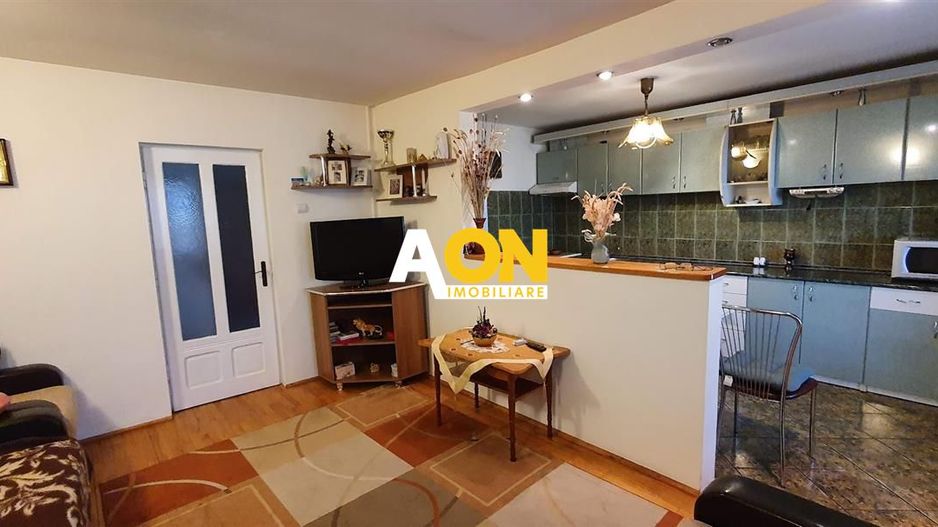 1/2 Duplex 4 camere cu garaj 462 mp teren la asfalt zona Centru - Poză 8