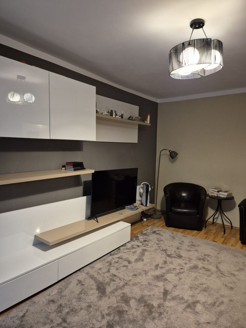 Aradului | 4 camere | Decomandat| Etaj intermediar | 3 balcoane si boxă - Poză 2