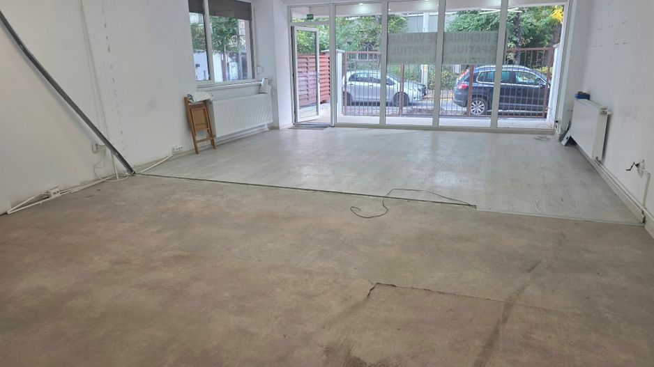 Vanzare apartament 3 camere Jiului - pretabil spatiu comercial - Poză 1