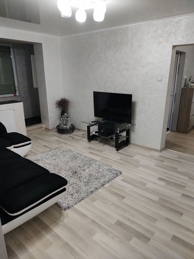 APARTAMENT 3 CAMERE – MICRO 17 – RENOVAT – ETAJ 3/4 – 64 MP - Poză 1