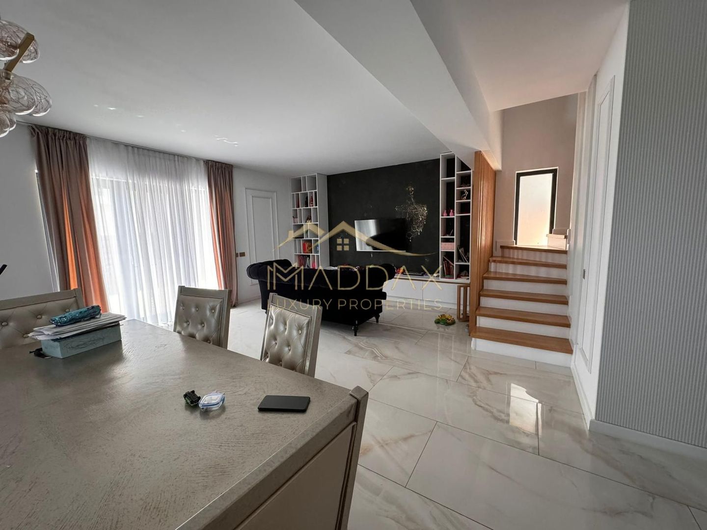 Vila moderna 6 camere // 190mp // teren 300mp / Tunari - Poză 3