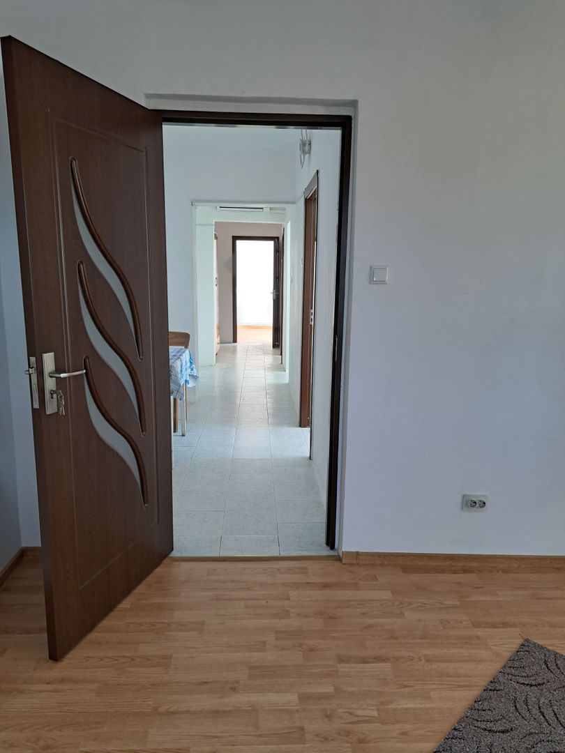 Apartament 4 cam dec Port, et 4/5,St 100mp,3 balcoane - Poză 1