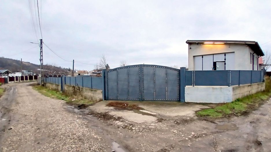Hală, atelier și locuință, curte cu 900mp teren în Corod - Poză 1