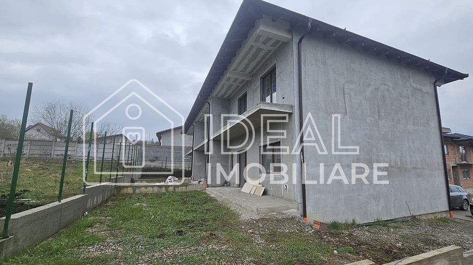 Triplex cu 4 camere si gradina, in Cisnadie - Poză 1
