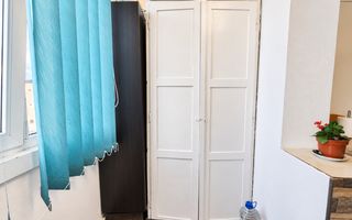Apartament 3 camere, 2 bai, decomandat, Cetate, zona Liceului Sportiv - Poză 9