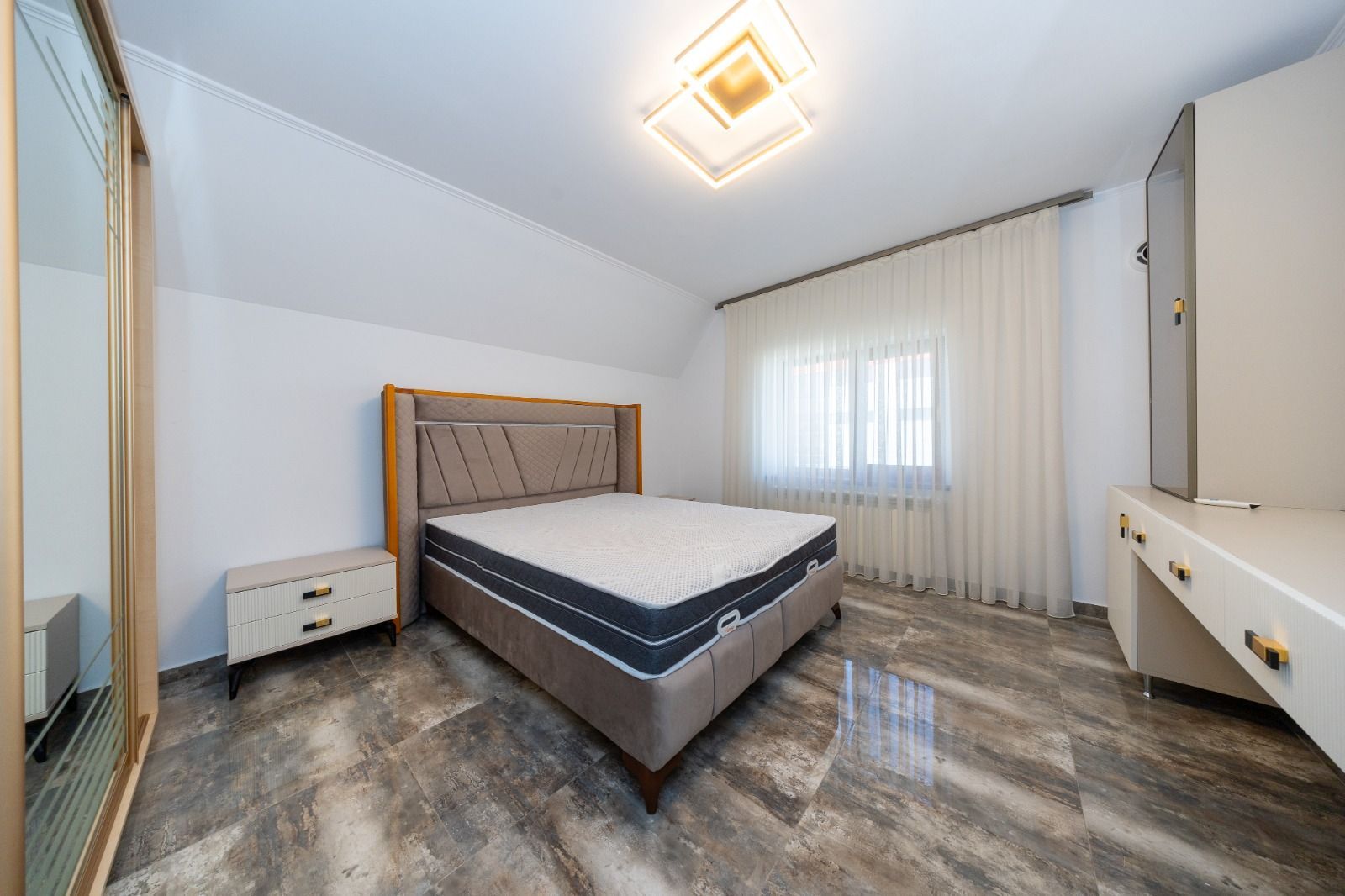 Casa 6 dormitoare+4 bai -1500 mp teren-Sacele - Poză 27