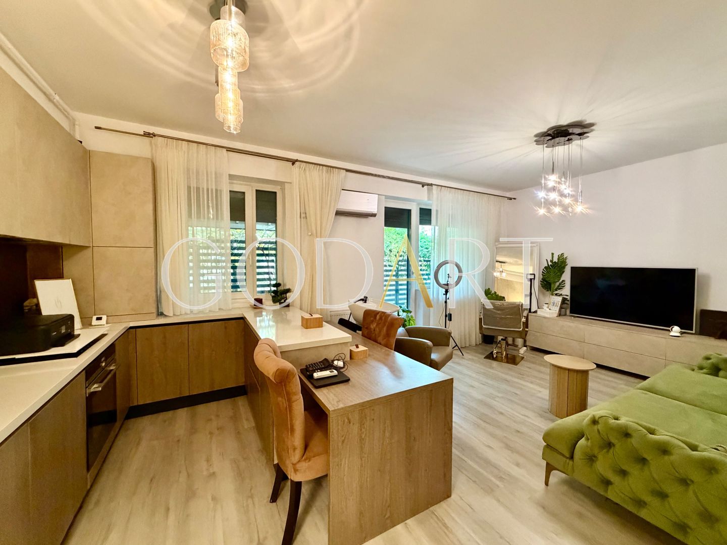 Apartament 3 camere | Curte | Mobilat Utilat LUX | Parcare - Poză 1
