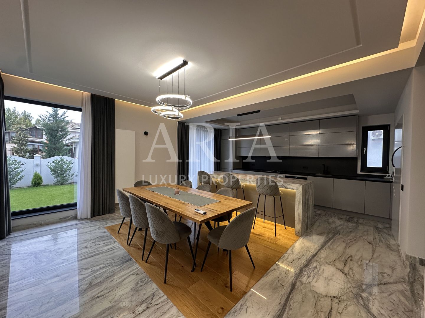 Vila de LUX cu 7 camere IANCU NICOLAE - Poză 7