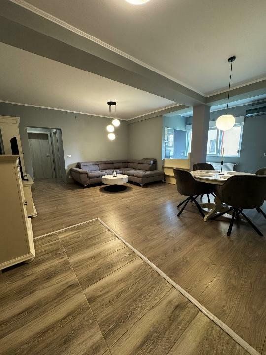 Giroc | 3 Camere | Curte comuna | Mobilat si utilat | Loc de parcare - Poză 1