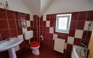 Casă spațioasă, versatilă – ideală pentru firmă sau locuință - Poză 12