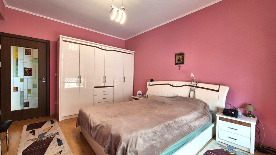 Tractoru, zonă liniștită de case, apartament spațios 3 camere cu garaj - Poză 16