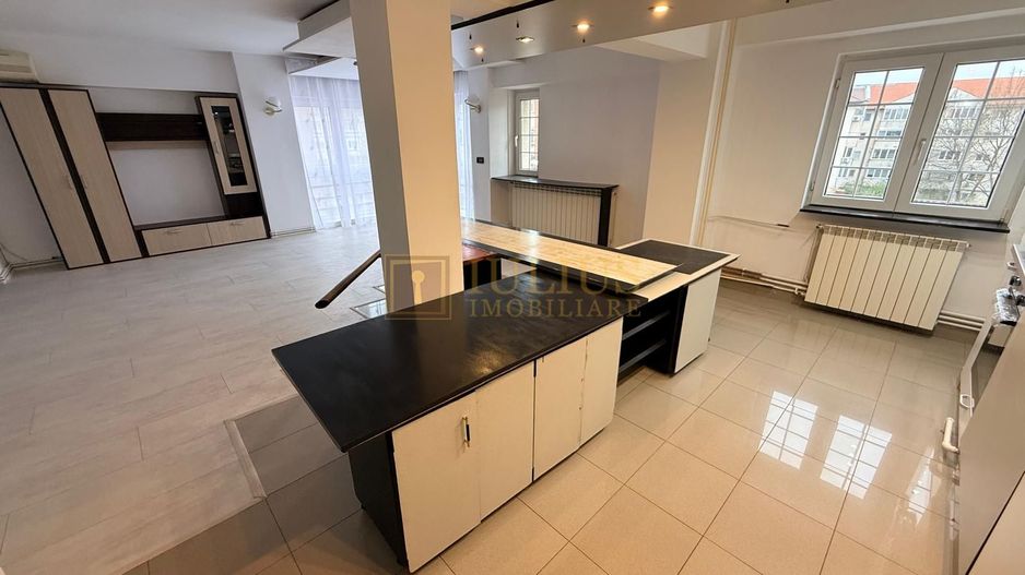 Medicina, 2 camere, 2 bai, centrala proprie, apartament spatios-105 mp - Poză 13