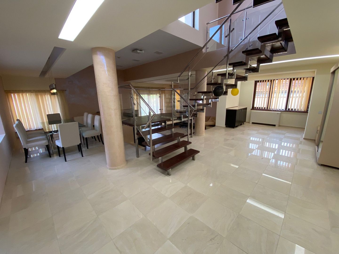 VILA CU 5 CAMERE zona Mircea Cel Batran - Poză 6