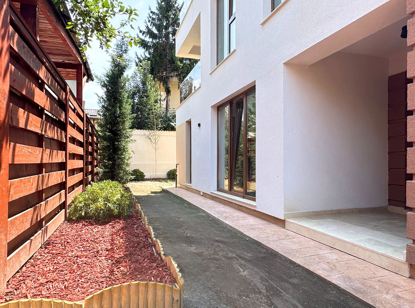 Vanzare apartament 3 camere cu gradina la 5 minute de metrou - Poză 3