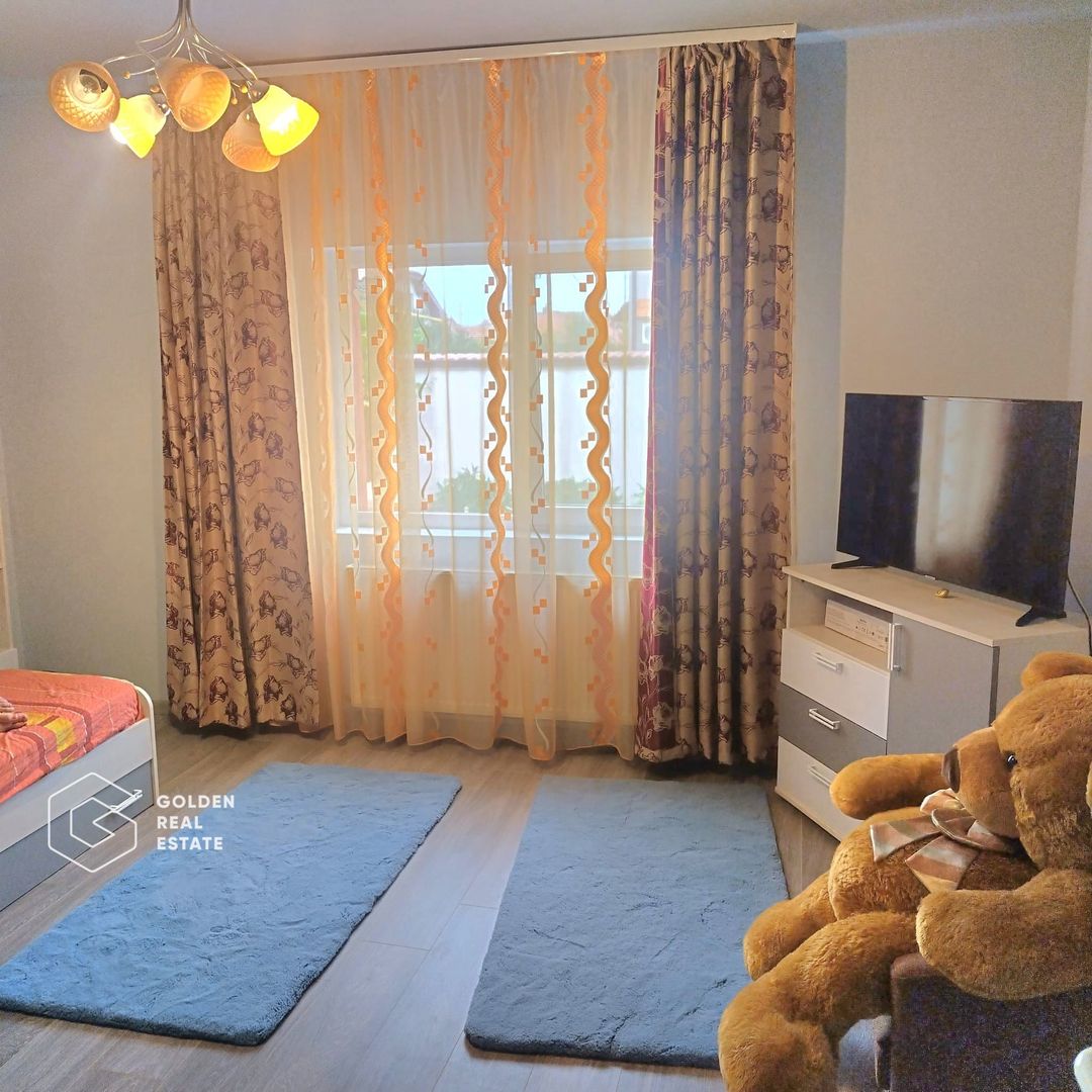 Casa spatiosa cu 5 camere, garaj si gradina, zona Gradiste - Poză 8