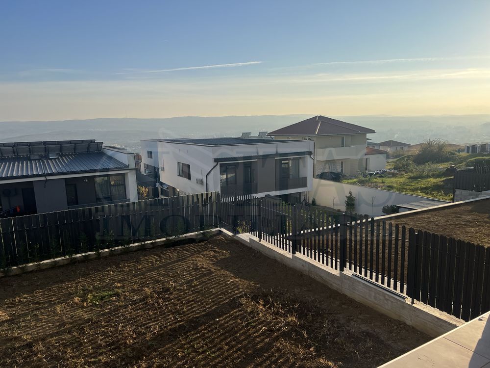 Vand casă tip duplex 160 mp +200 mp de grădină, zona Voronet - Poză 4