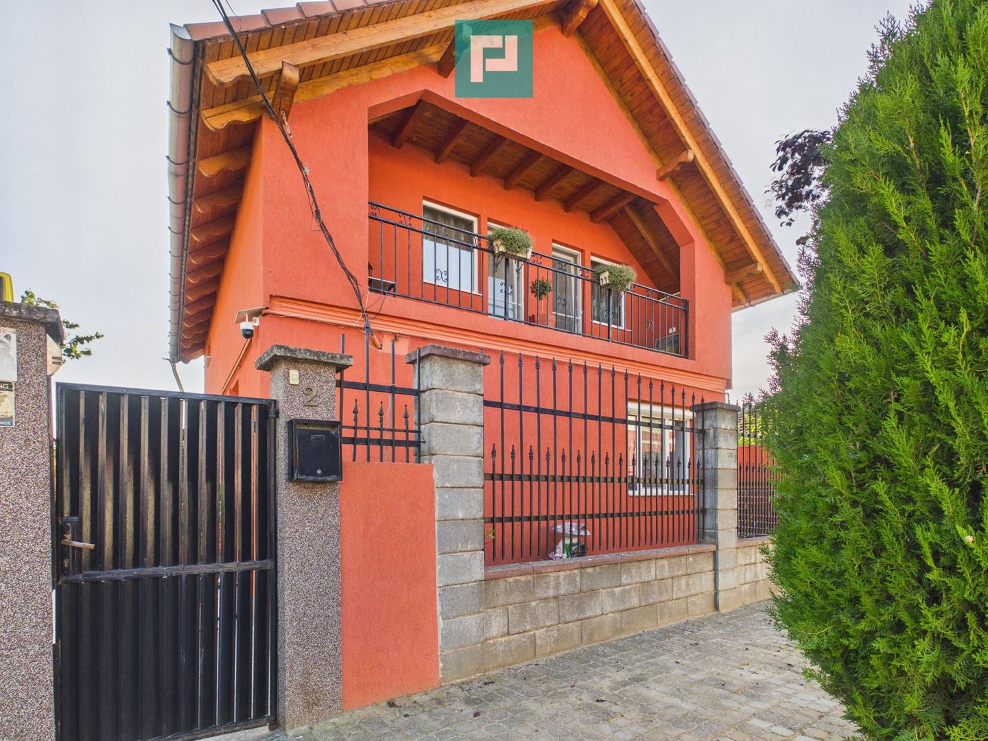 Casă cu 4 camere ultracentral în Vladimirescu - Poză 1