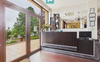 Pensiune 367 mp la drum principal Sântandrei - Poză 8