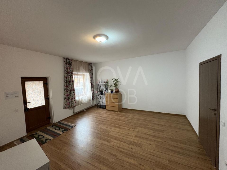 Casa de vanzare 200 mp cu spatiu comercial la parter, strada Lunga - Poză 17