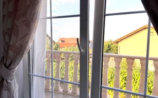 Casă spațioasă și elegantă cu teren  – Sânpetru - Poză 8