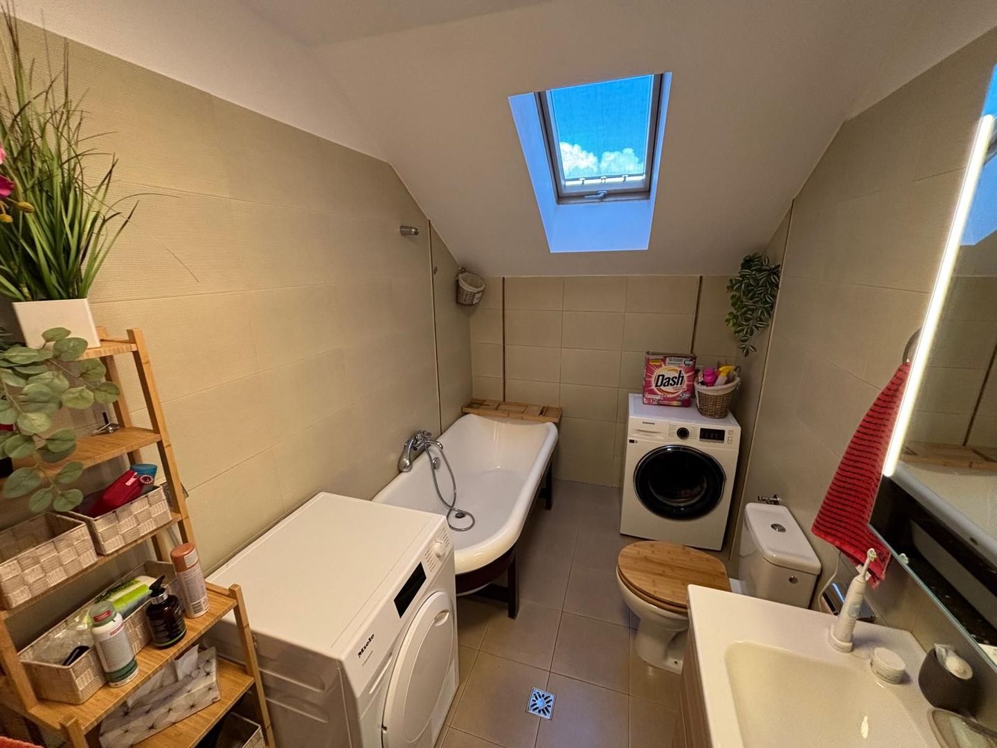 Vila deosebita aproape de padure - Poză 30