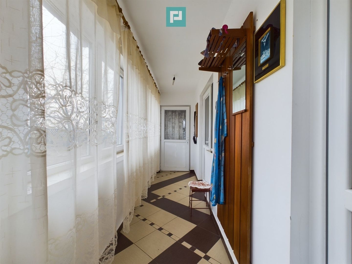 Casa modesta, 2500 mp teren, Domnesti - Poză 2