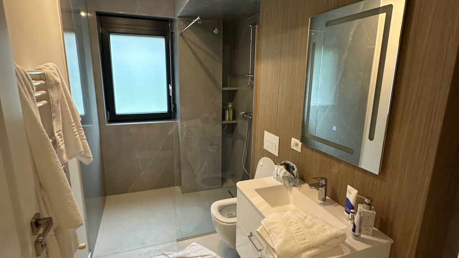 Apartment deosebit  se vinde complet mobilat - Poză 8