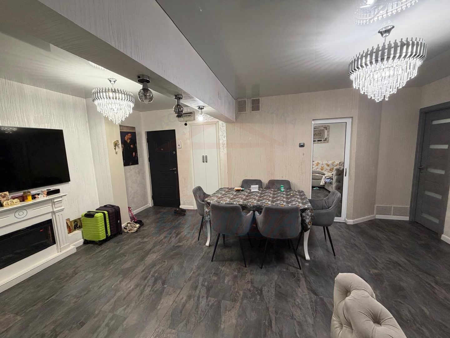 De vanzare apartament 3 camere Parter Mazepa 1 - Poză 1
