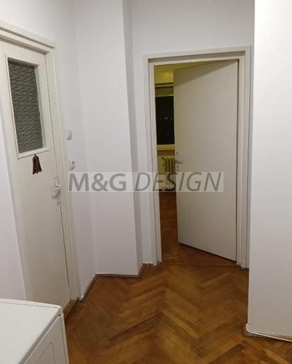 Vând apartament cu 3 camere zona centrala - Poză 12
