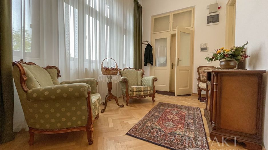 Apartament deosebit cu 3 camere, curte si parcare, aproape de Centru - Poză 12