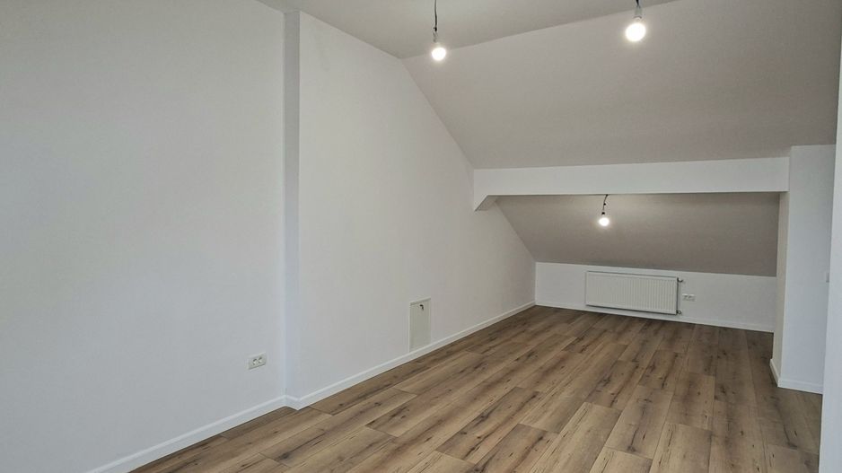 Apartament complet renovat cu 4 camere - Poză 26
