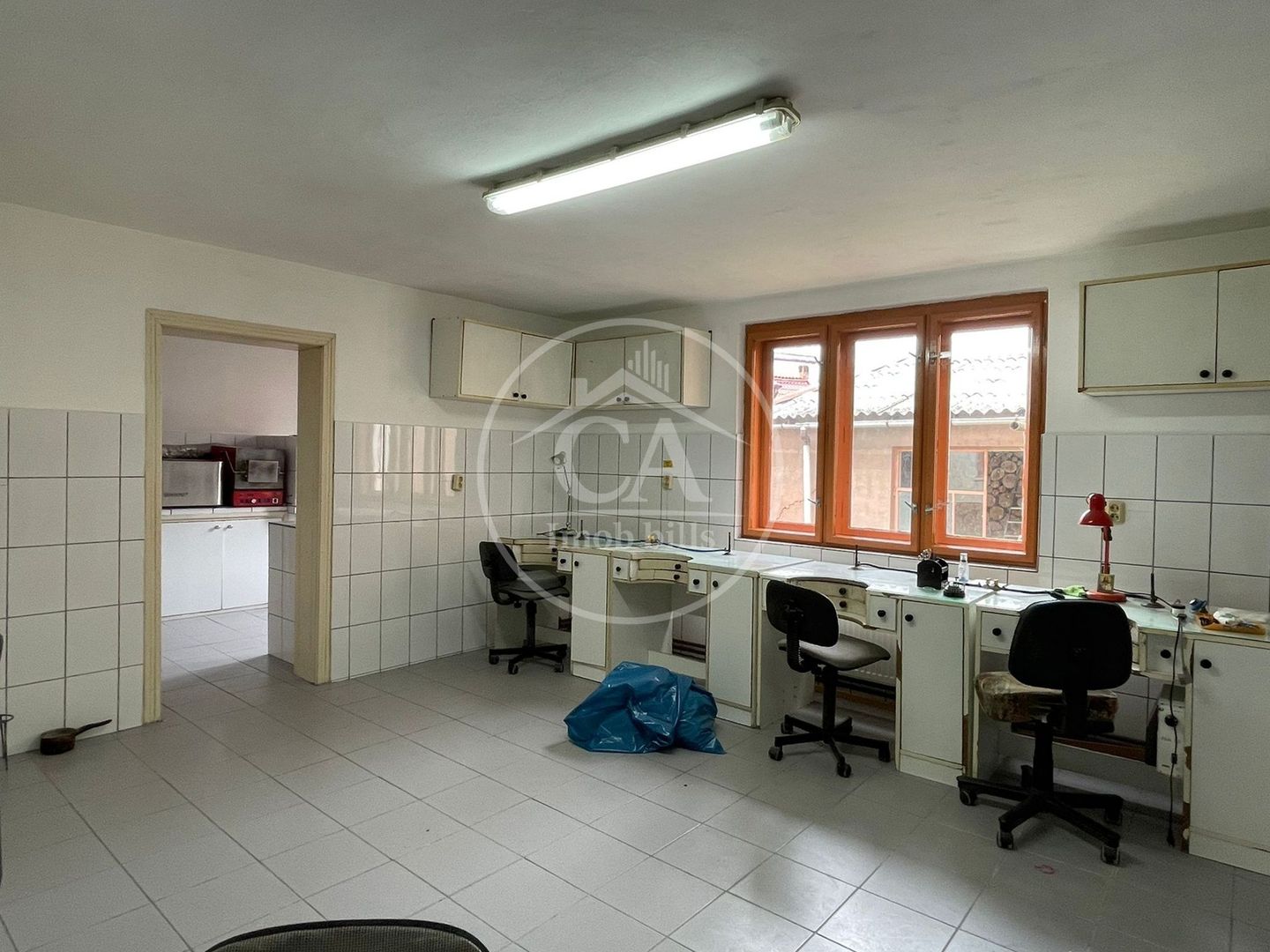 Casa de vânzare cu 8 camere de tip P+E+M in zona Rogerius, Oradea - Poză 9
