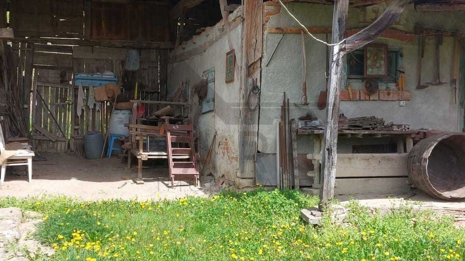 casa la tara in localitate la 30 kilometri de oras - Poză 2