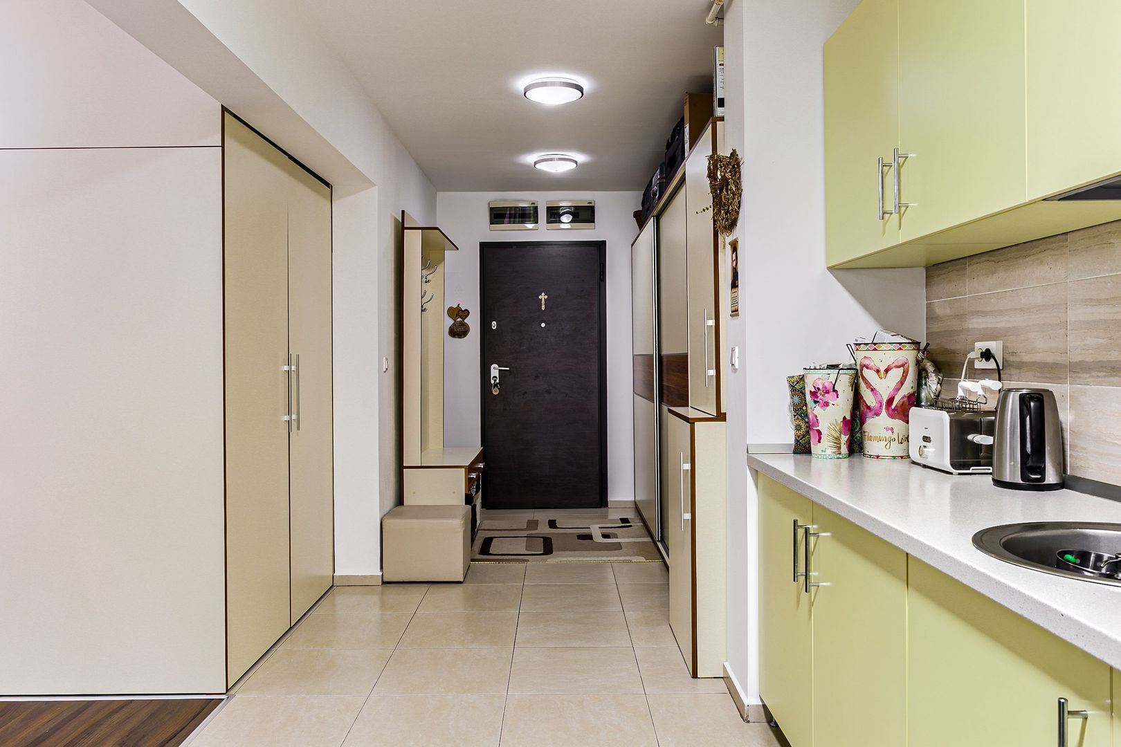 VÂNDUT! Apartament modern cu 3 camere - Poză 2