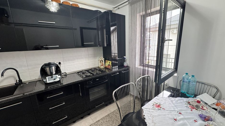 AP. 2 CAMERE - MOBILAT, BUCATARIE INCHISA, PARCARE INCLUSA,COMISION O% - Poză 1