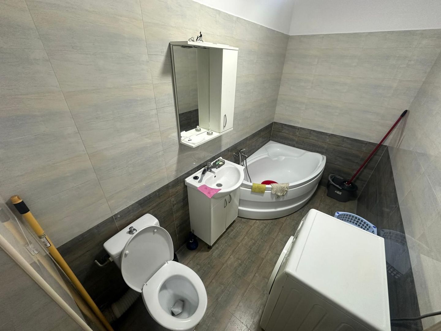 GARSONIERA STEJARULUI, LOC PARCARE, BUCATARIE INCHISA, BLOC NOU - Poză 4