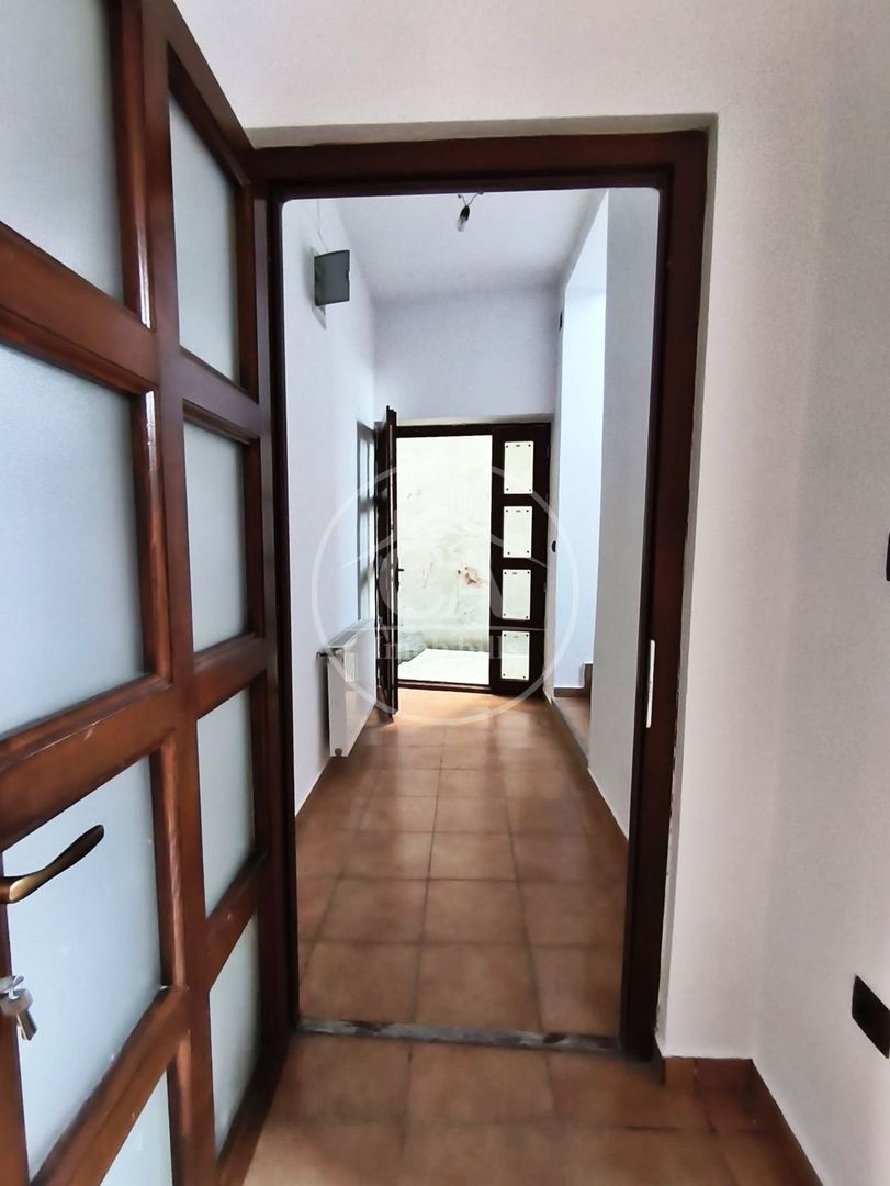 Casa de închiriat cu 6 camere în zona Centrala,  Oradea - Poză 9