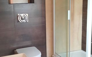 Apartament spațios cu terasă și parcare subterană. - Poză 7