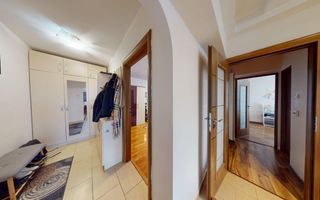 Apartament in zona centrala, la cheie, mobilat, utilat, et intermediar - Poză 12