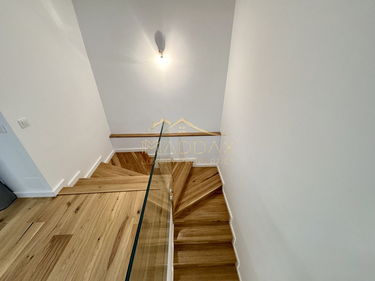 Duplex cu 4 Camere *211mp* / 2 parking / Erou Iancu Nicolae - Poză 26