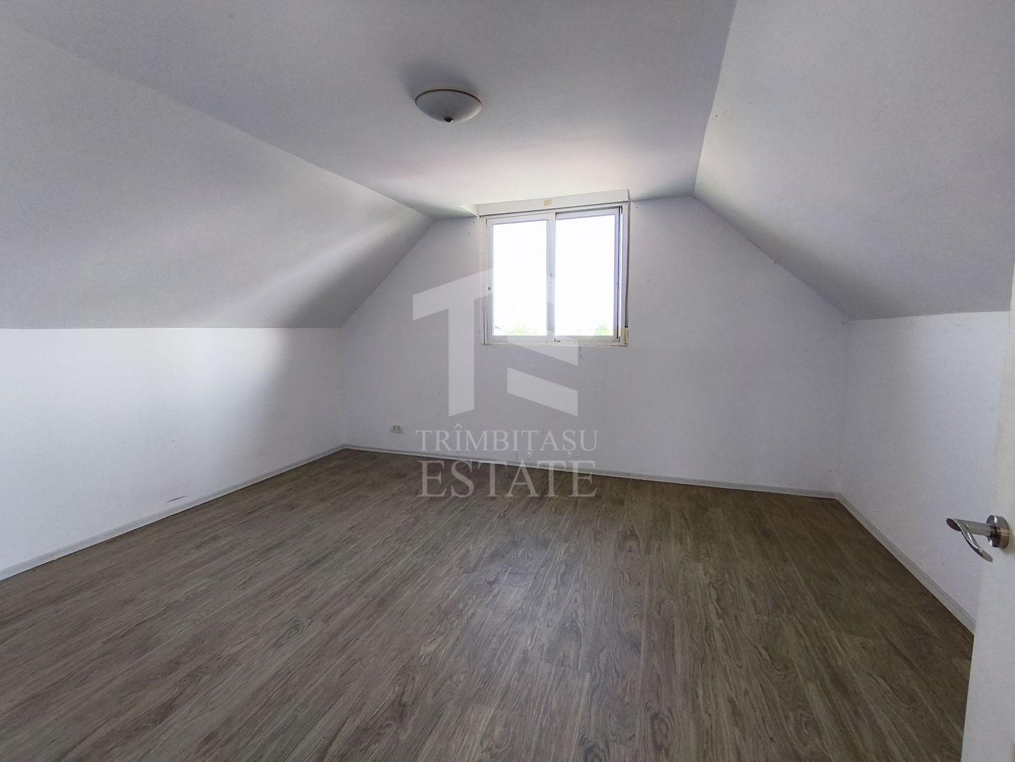 Casa cu 4 camere cu teren de 14,340 mp + platforma de beton cu hala - Poză 7