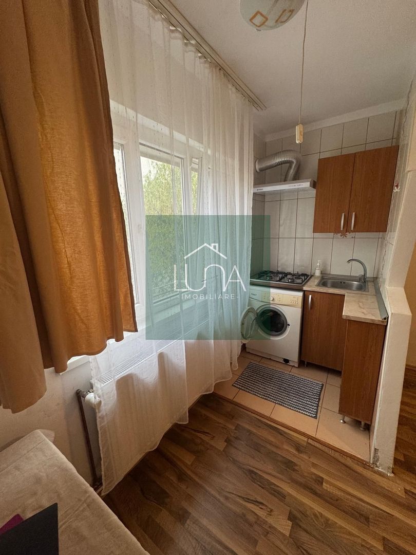 Vânzare garsonieră – zona Tractorul, Coresi Mall - Poză 3