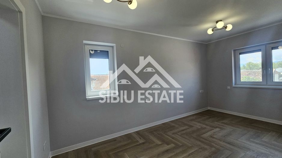 Casa gata de mutare,  finisata, curte mare amenajata Selimbar - Poză 12