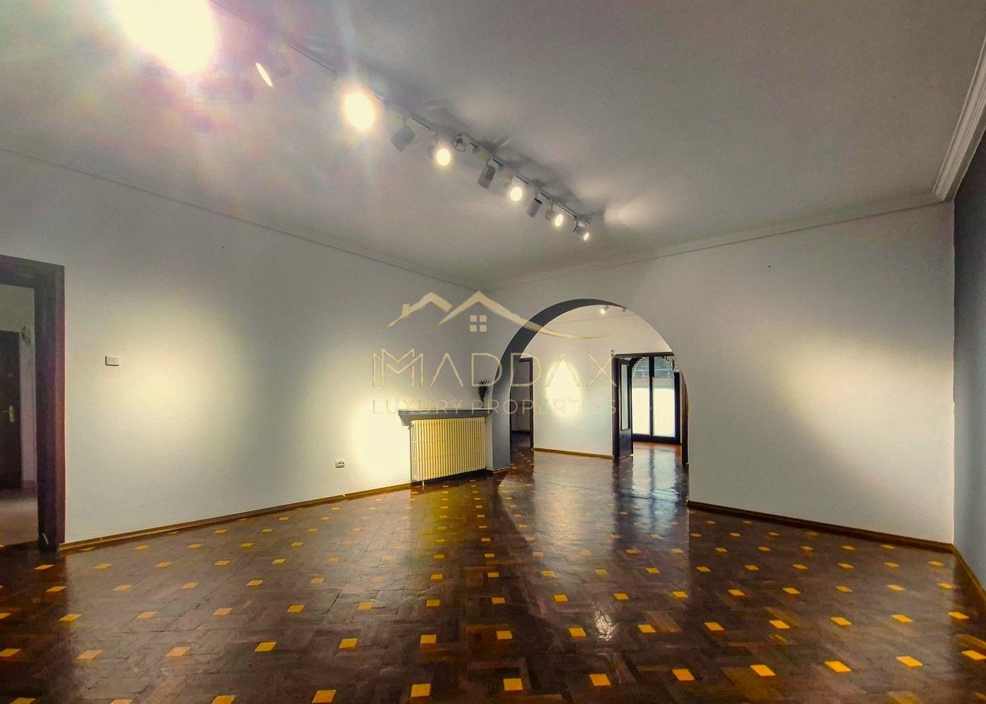 Apartament parter Piața Romană | 5 camere | Curte | 8 Locuri de Parcare - Poză 6