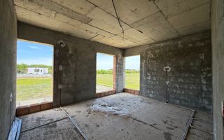 Eleganță și natură: vilă urbană exclusivistă în Tunari - Poză 4