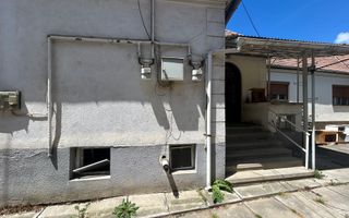 Casa in Piata Cluj, P+Demisol, curte comuna - Poză 11
